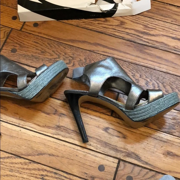 Nine West Cut our Heels - Picture 3 of 3